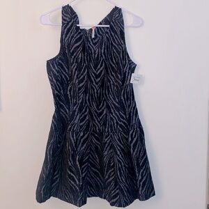 Size:6 Free People Black/Gray Zebra Textured Short Sleeve Mini Dress W/ Pockets
